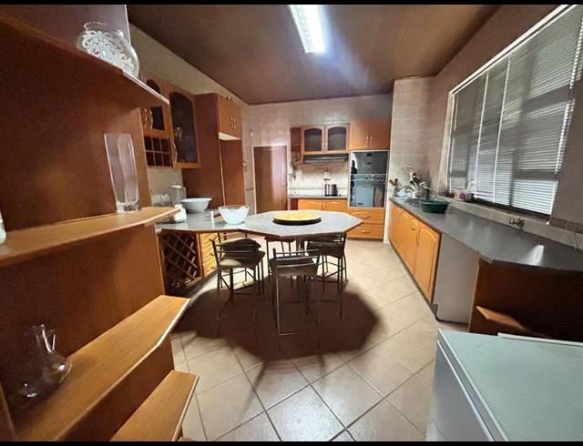 4 BEDROOM HOUSE FOR SALE IN KENSINGTON